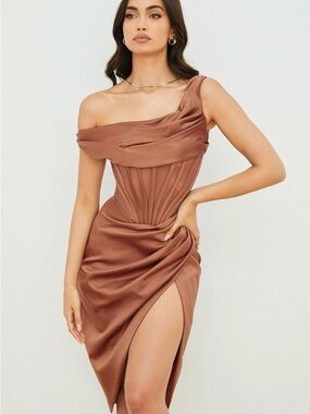 HOUSE OF CB Lulu Toffee
Asymmetric Drape Midi Corset Dress